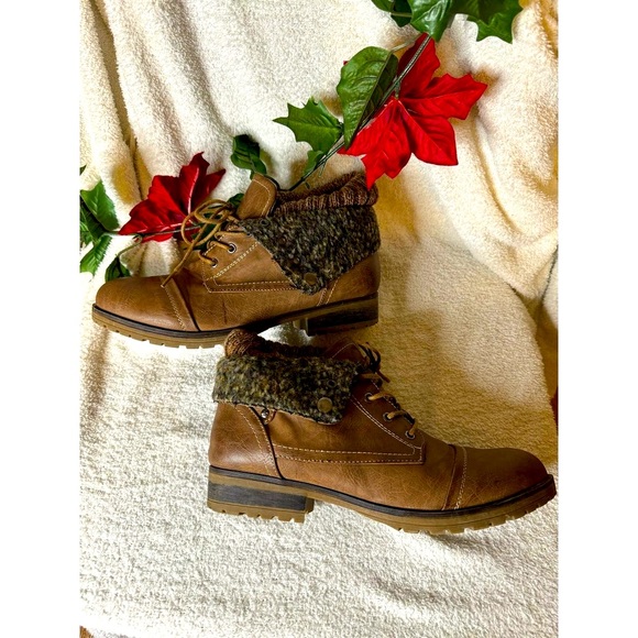 SOLD Women's Combat Style Lace Up Ankle Bootie, Tan, Size 10 - Picture 7 of 7